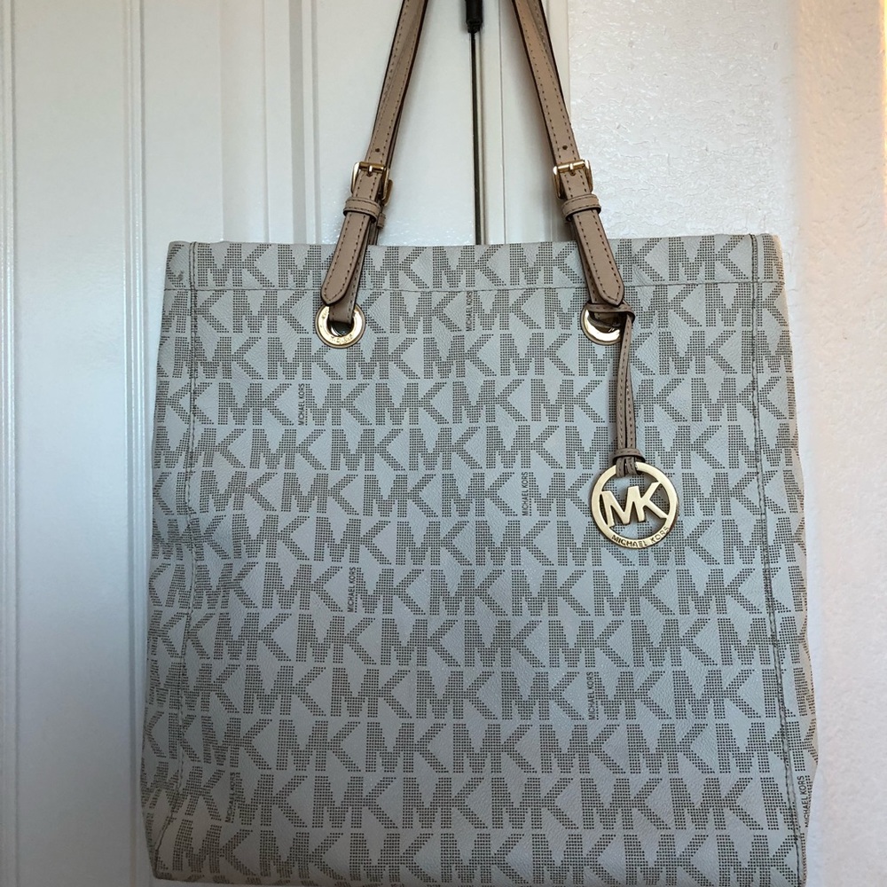 MK tote
